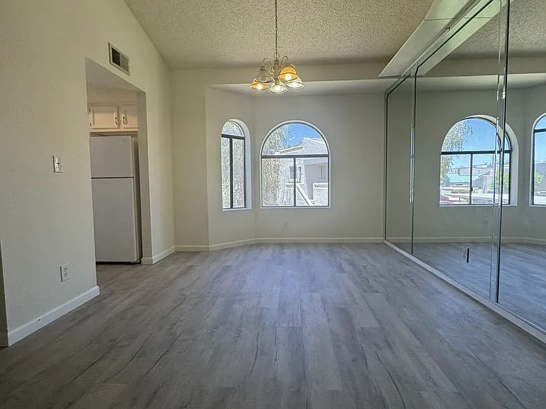 850 S River Dr — Photo 12