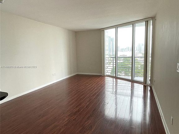 2nd image of 325 Biscayne Blvd #2218