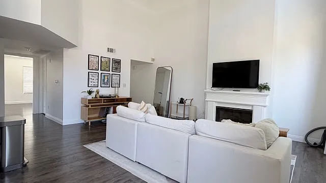 80 N Raymond Ave #205 — Photo 4