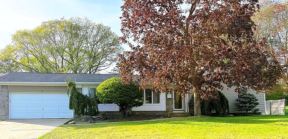 1st image of 19 Harloquin Dr