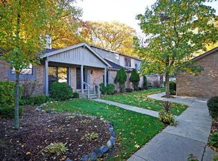 2228 Pine Grove Ct, Ann Arbor, MI 48103