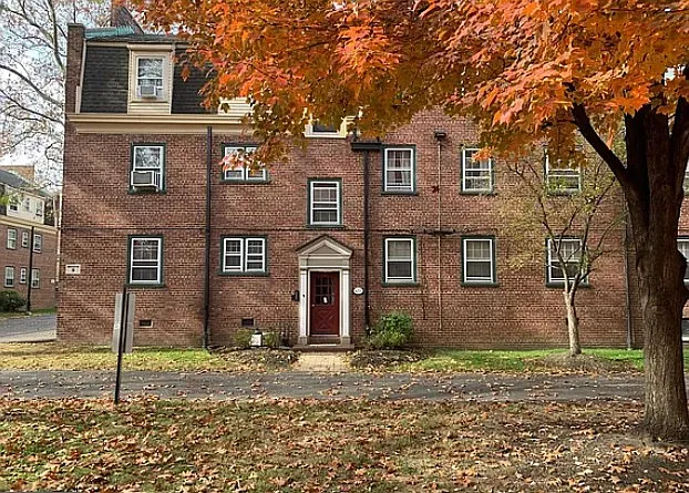672 Franklin Pl #A — Photo 2