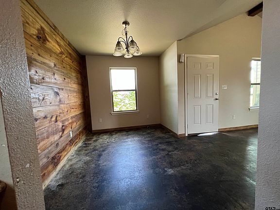 3rd image of 154 Emma Oaks