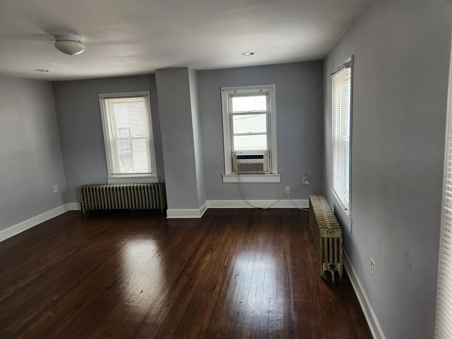 Charming 1BR Duplex in Clifton Heights — Photo 4