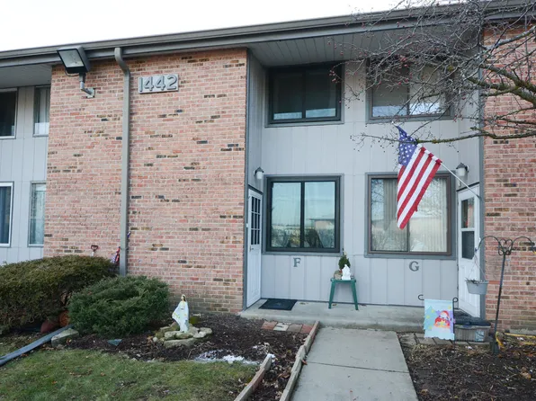 1442 Big Bend Rd, Waukesha, WI 53189