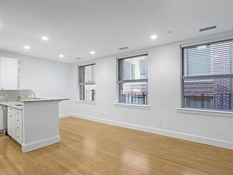 140 Boylston St #8 — Photo 7