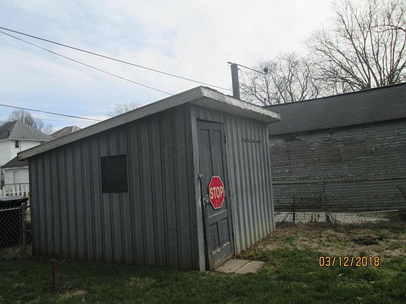 5th image of 64 Oakwood Ave
