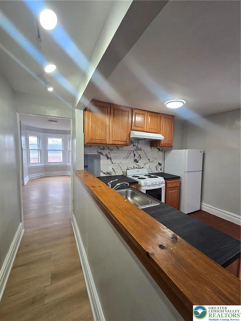 Building Photo - 45 N 11th St #4