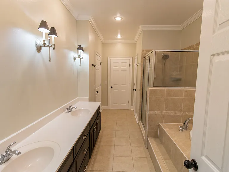 906 Monarch Cir — Photo 12