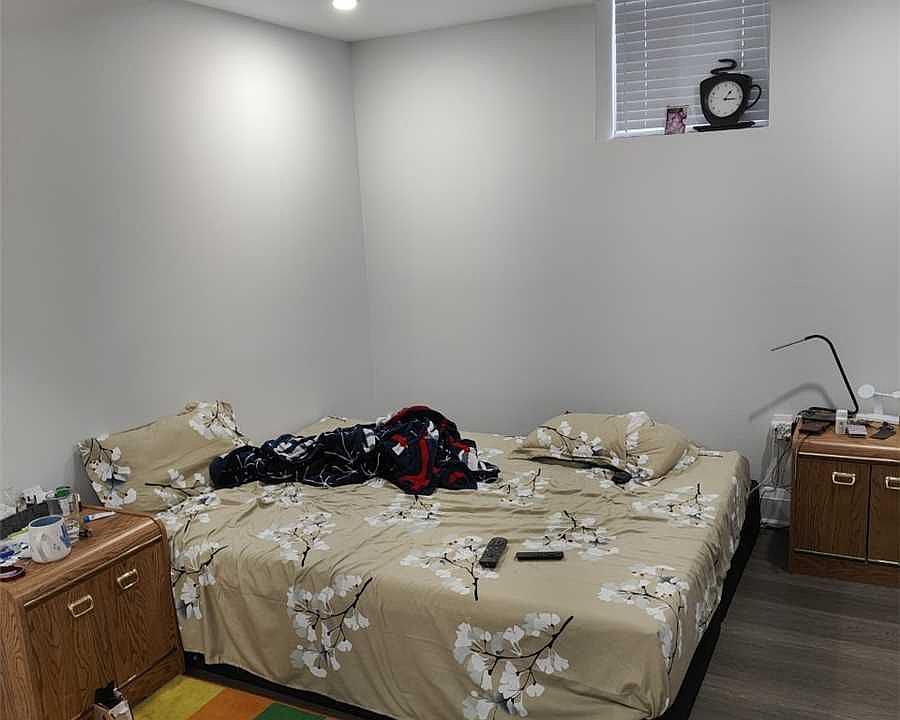 2nd image of 35 Kingsplate Cres #A