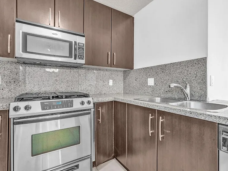 5088 Kwantlen St #3XX — Photo 8