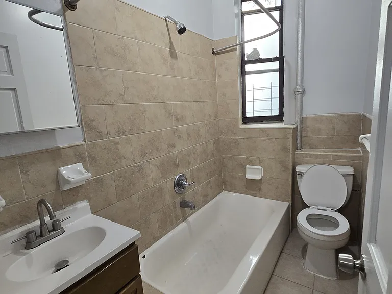 2376 Ryer Ave #1BB — Photo 6