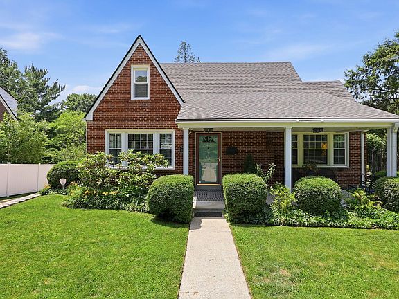 2nd image of 624 Blue Ash Dr