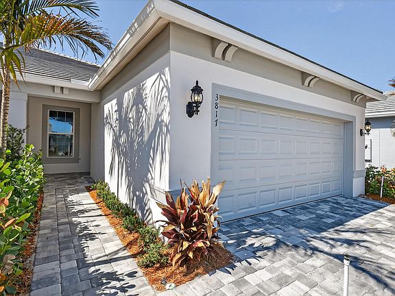 2nd image of 3817 Russell Court #Villa 38