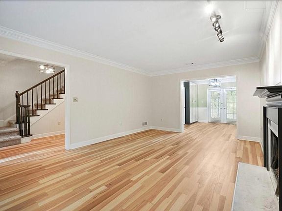 5th image of 29 Plantation Dr NE