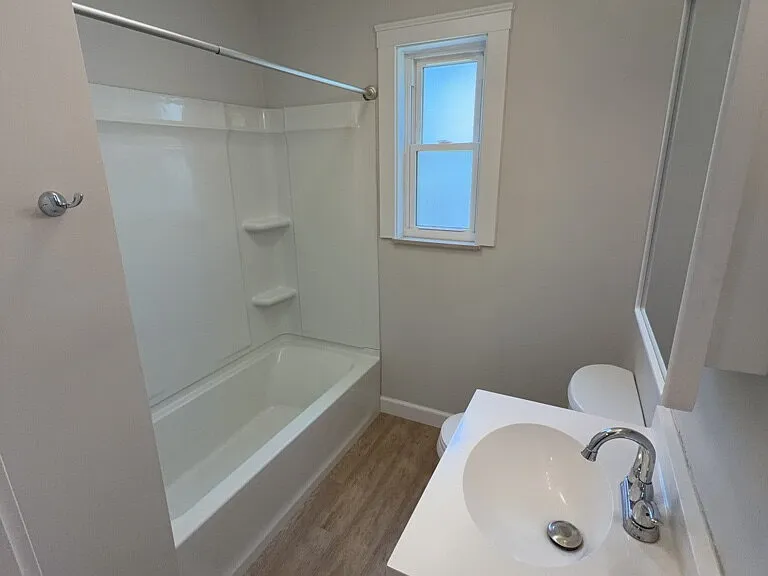 464 Cloverdale Ave — Photo 11