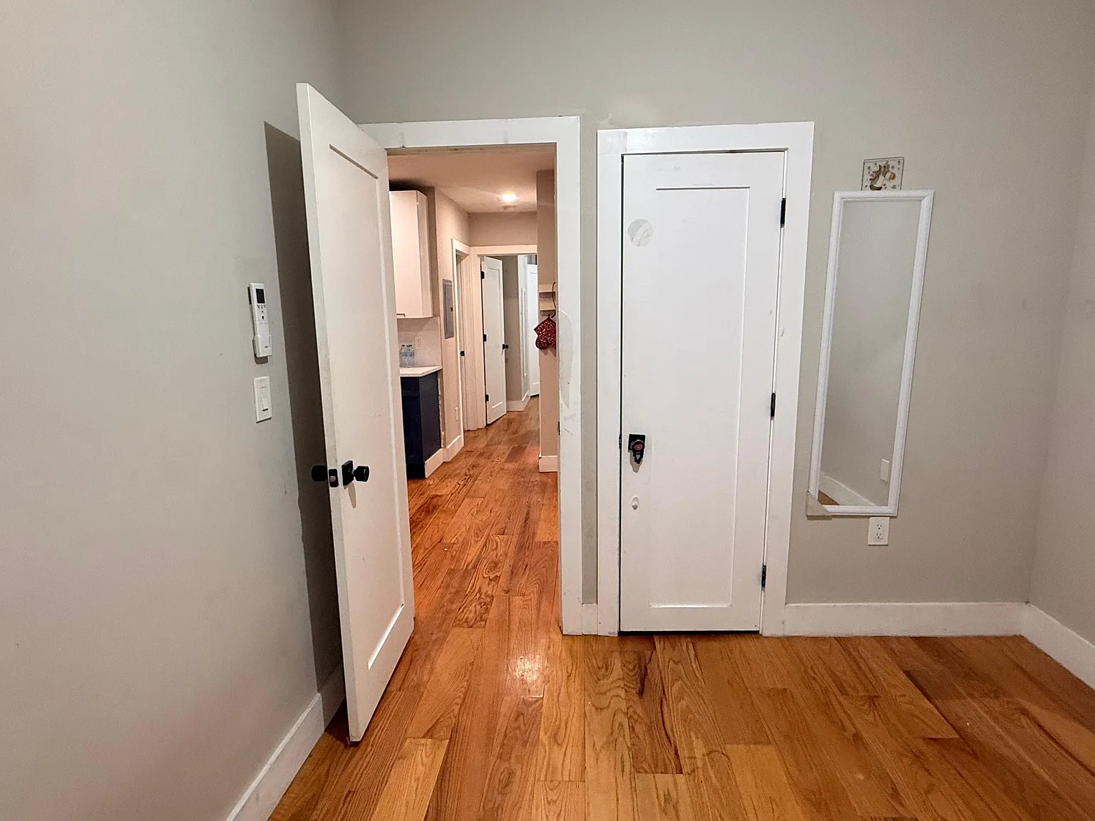 90 Graham St — Photo 1