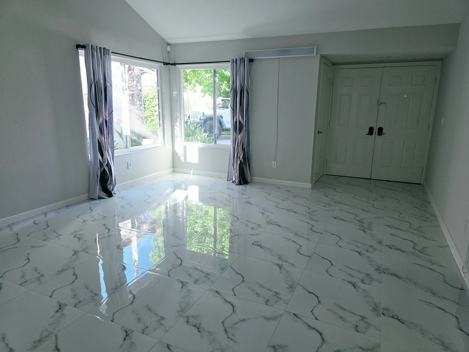 3 bed, 2.5 bath, 1967 sqft, $4,795 — Photo 2