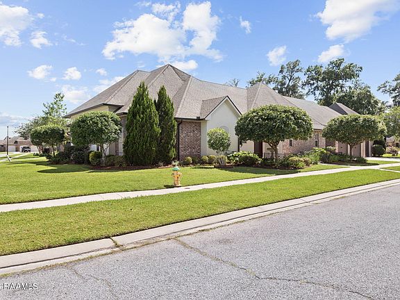4th image of 100 Quiet Oaks Dr