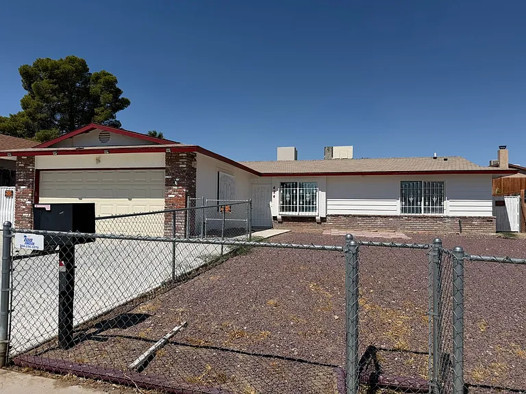 424 Oakmont Dr — Photo 2