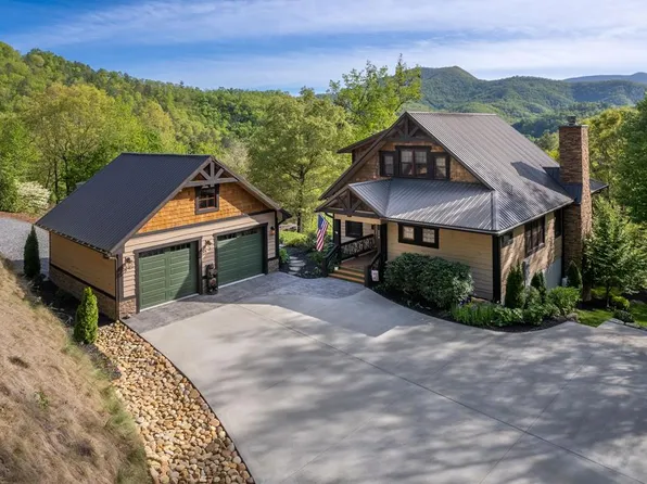 224 Coosa Ridge Dr, Whittier, NC 28789