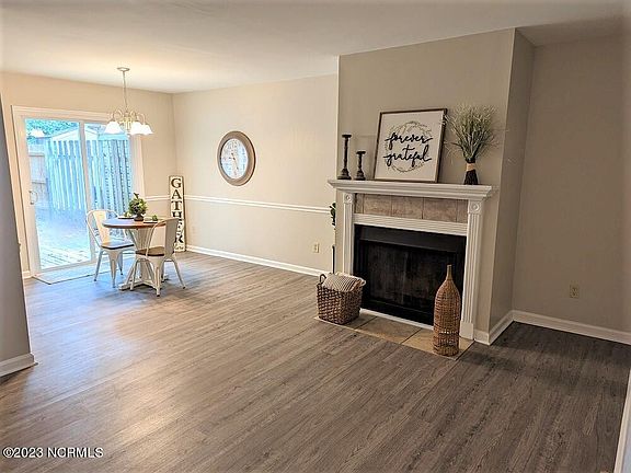 4th image of 28 S Onsville Place