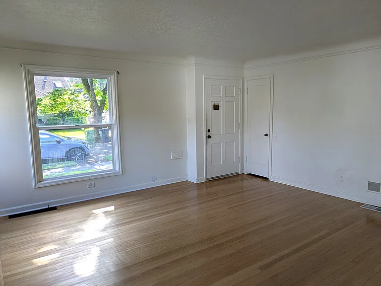 7081 N University Ave — Photo 5