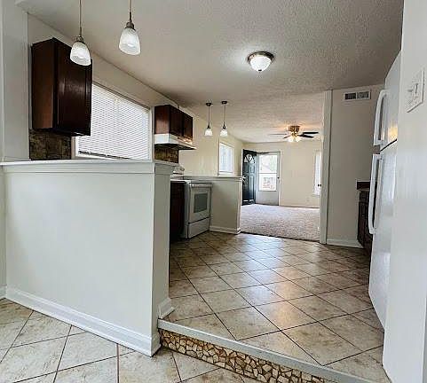 4th image of 18912 Parkmount Ave #1