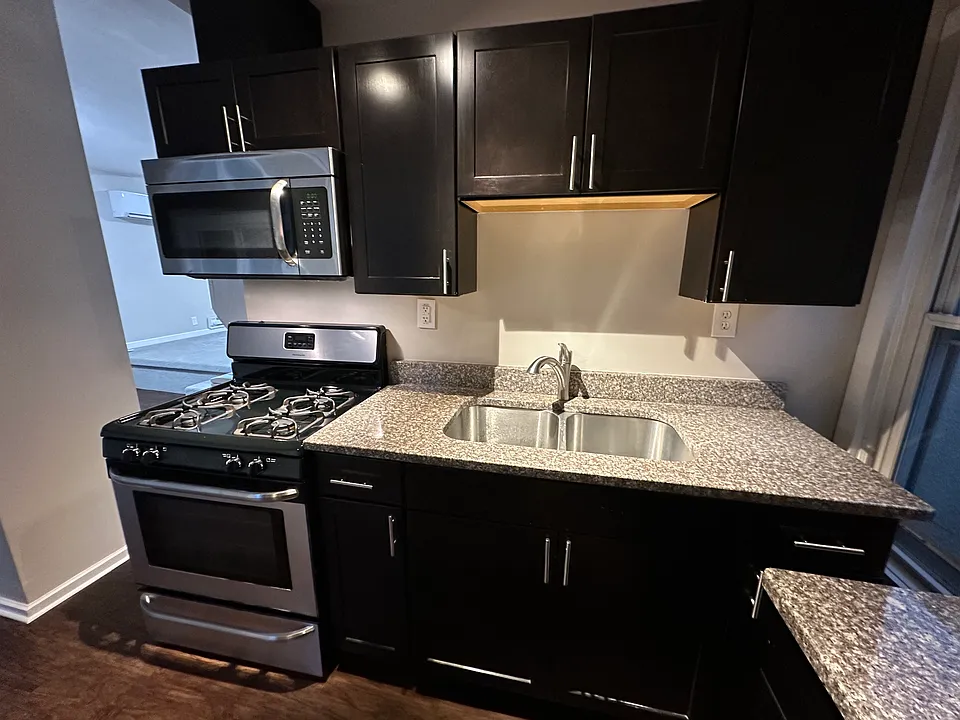655 Washington St NE #2