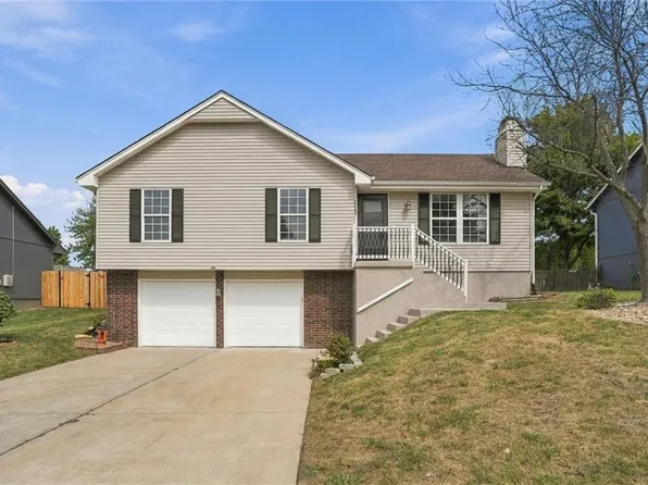 2208 SE 6th St, Lees Summit, MO 64063