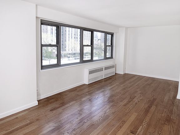 5th image of 100 W 93rd St APT 6A