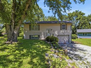 120 W Tucker Ct, Carbondale, KS 66414