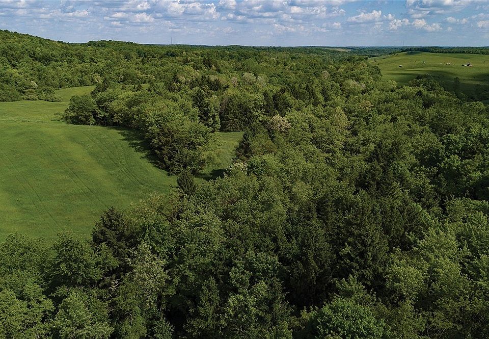2nd image of 44622 Pine Hollow Rd