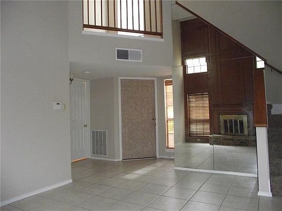2nd image of 3421 Briaroaks Dr