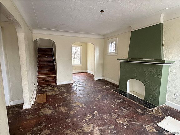3rd image of 14901 Sorrento St