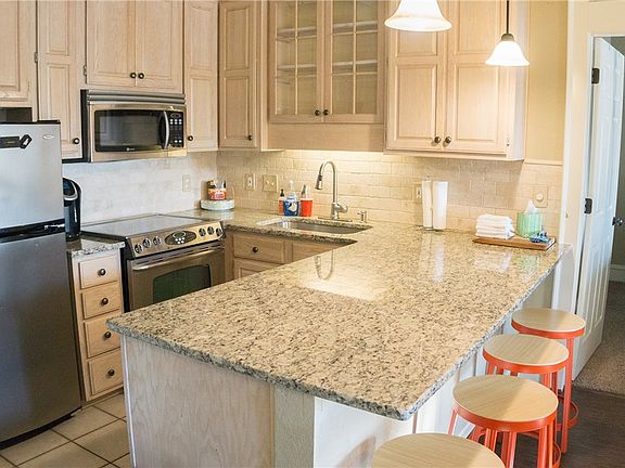 4th image of 315 Rollston Ave #206