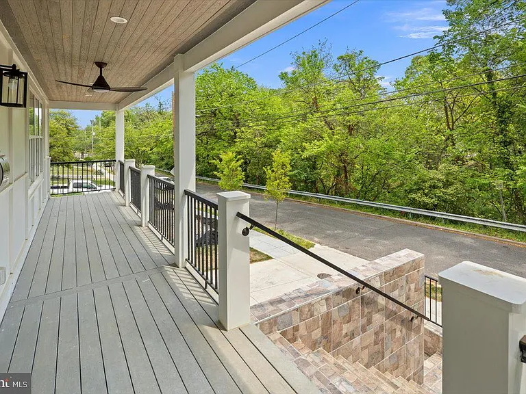 2902 Vista St NE — Photo 95