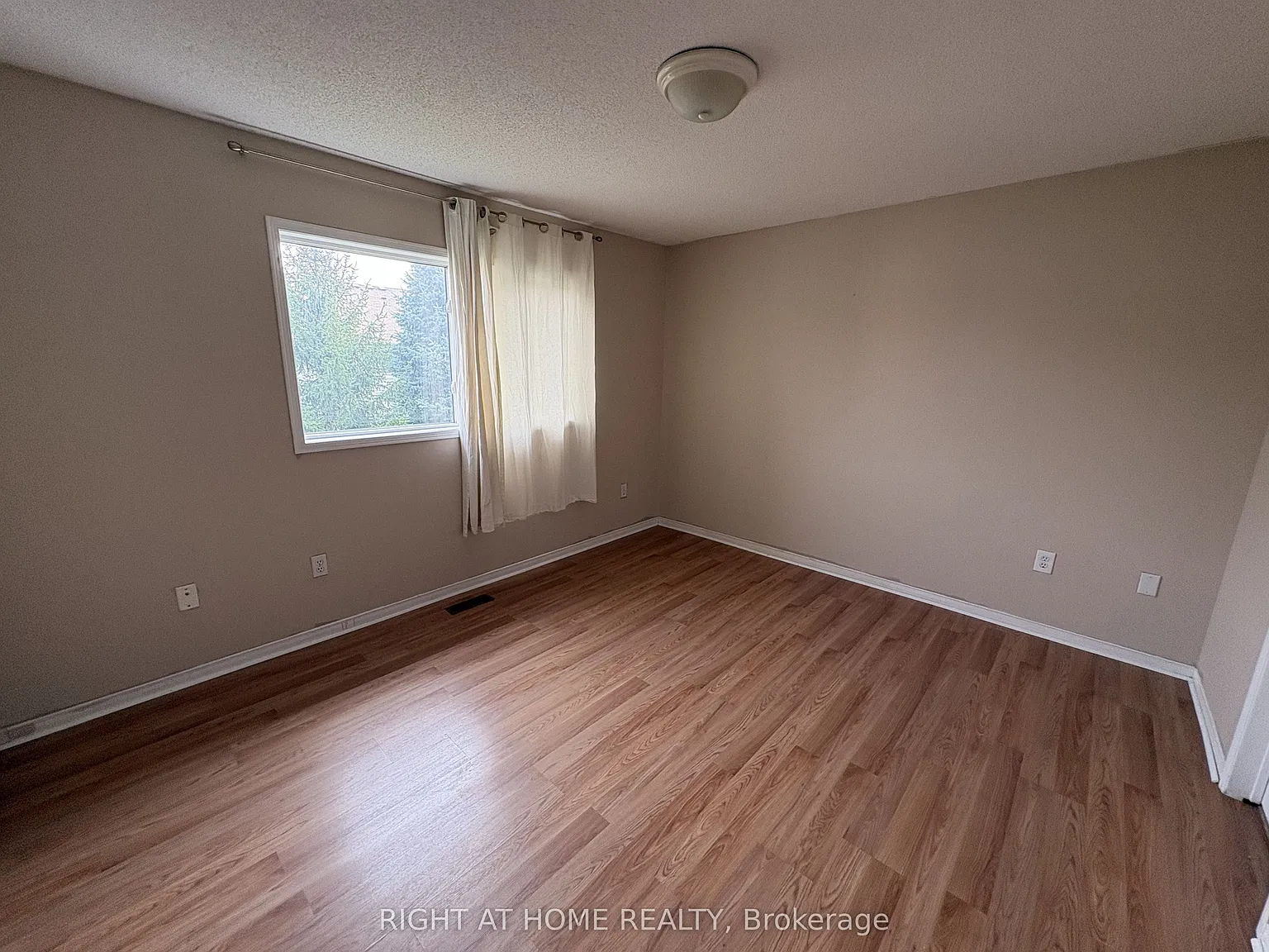 4 bed, $3,300 — Photo 4