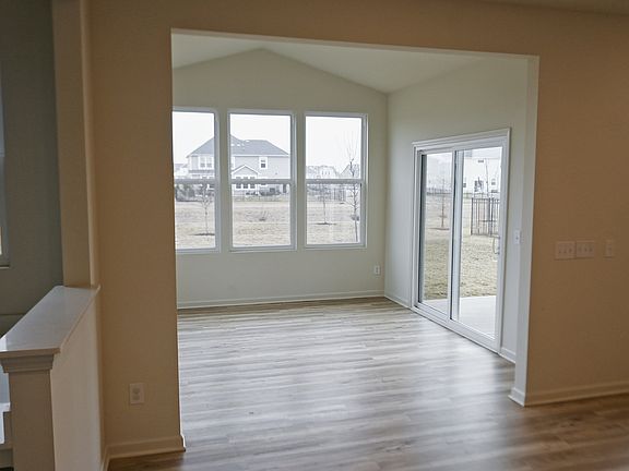 5th image of 729 Cowley Dr