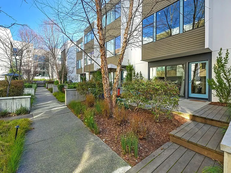 979 Eames Walk — Photo 1