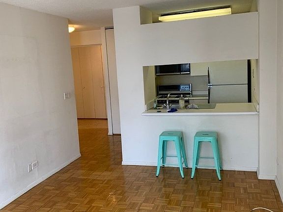 3rd image of 250 E 40th St APT 22A