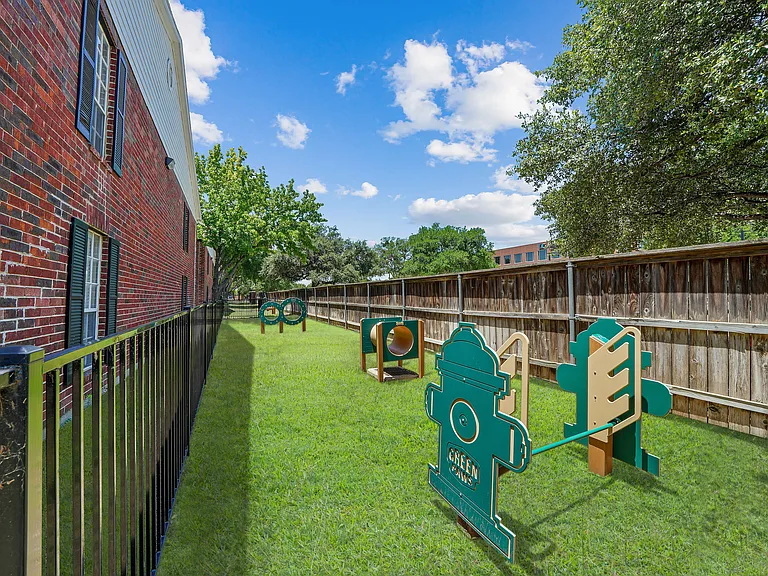 Exterior-Dog Park