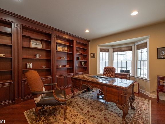 4th image of 27 Balmoral Dr