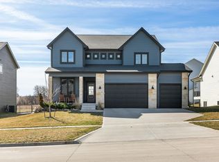 11174 Westport Dr, West Des Moines, IA 50266