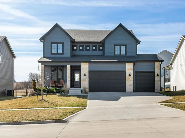 11174 Westport Dr, West Des Moines, IA 50266