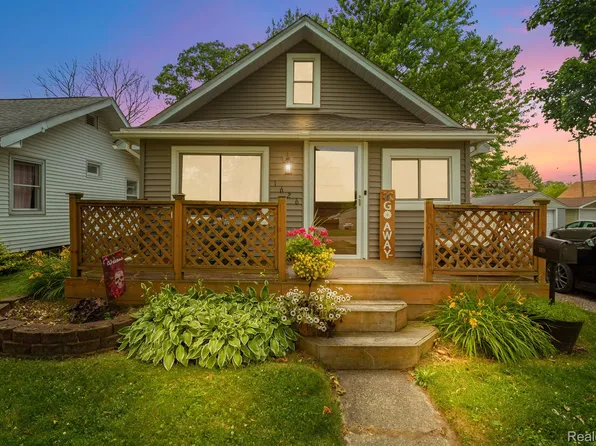 1626 New Hampshire Ave, Marysville, MI 48040