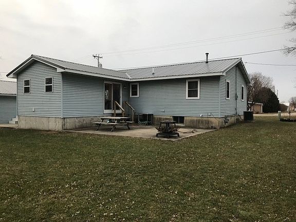 4th image of 806 E Dubuque St