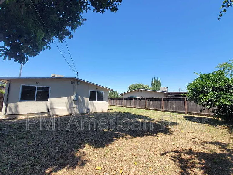 881 Beardsley Dr — Photo 17