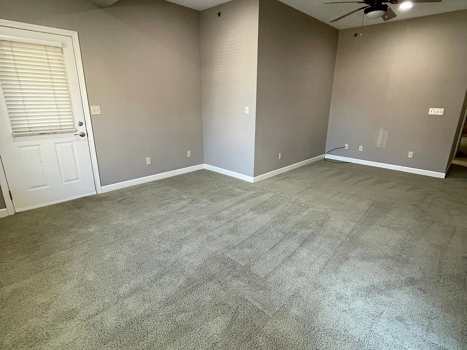 2 bed, 1000 sqft, $1,300 — Photo 2