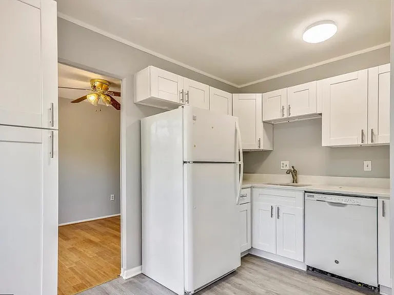 5011 Berwyn Rd — Photo 4